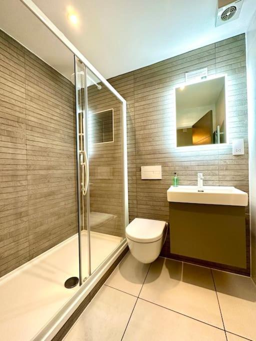 Apartment Quayside Chic: Modern Near Harbor Poole