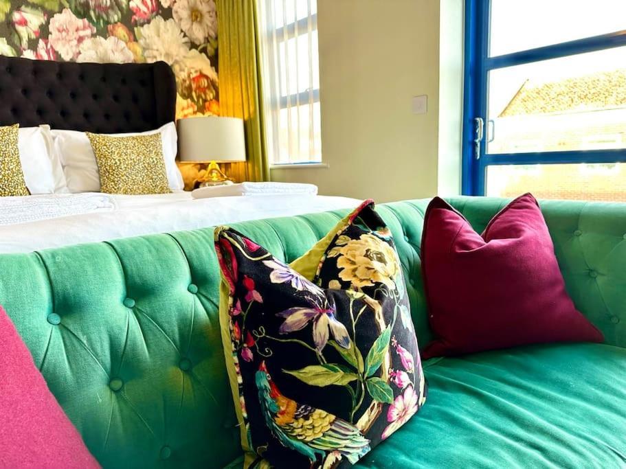 Quayside Chic: Modern Near Harbor Apartment Poole