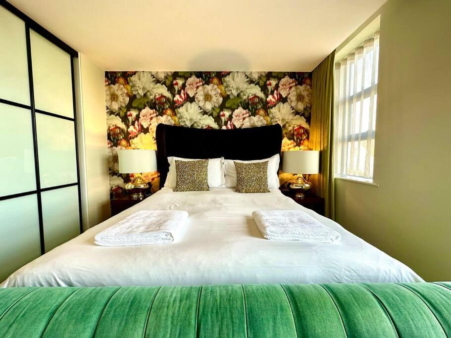 Quayside Chic: Modern Near Harbor
