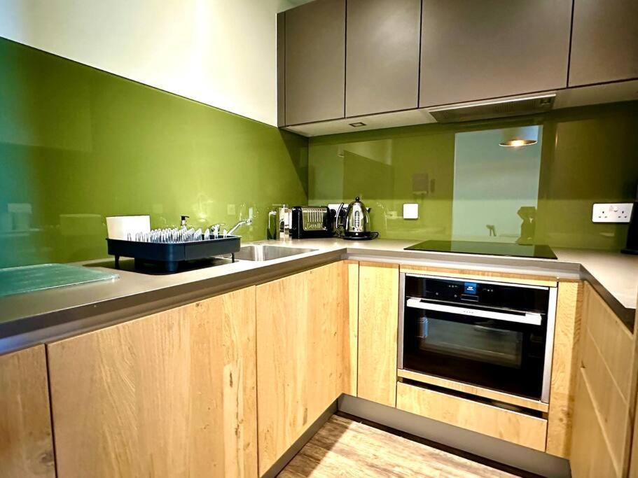 Quayside Chic: Modern Near Harbor