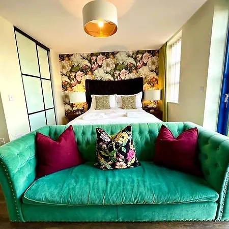 Quayside Chic: Modern Suite Near Poole Harbor Exterior photo