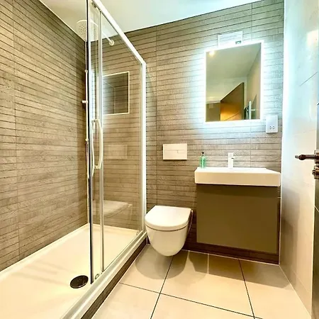 Quayside Chic: Modern Suite Near Poole Harbor Exterior photo