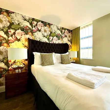 Quayside Chic: Modern Suite Near Poole Harbor Exterior photo